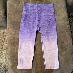 Selling size medium leggings. Brand is Yelete.